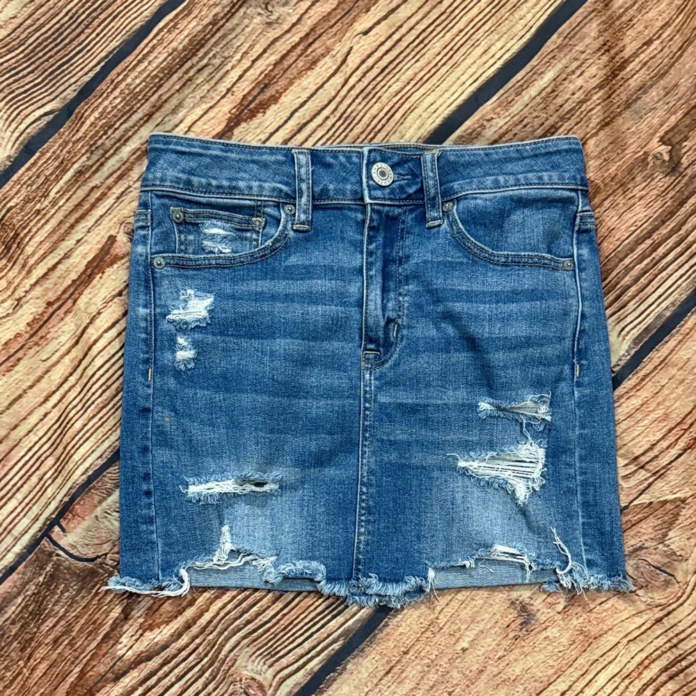 American Eagle Outfitters High Rise Blue Distressed Mini Skirt. Size 4